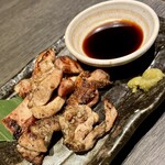 馬刺ともつ鍋 居酒屋 九州小町 個室 飲み放題 - みつせ鶏の炭火焼@990