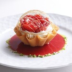 デザートカフェ長楽館 - 苺のタンバル