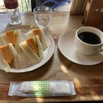 喫茶チロル - 玉子サンド(ハーフ)+ブレンドコーヒー