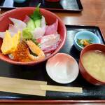 市場の食堂 金目亭 - 料理写真: