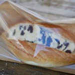 手作りハムとパンの店 こぶたのしっぽ - ラムレーズンバターサンド