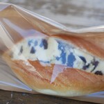 手作りハムとパンの店 こぶたのしっぽ - ラムレーズンバターサンド