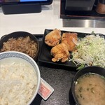 吉野家 - 料理写真:唐揚げと牛皿定食