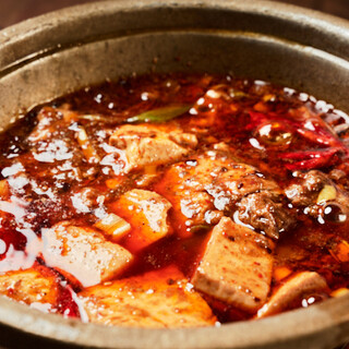 山椒と唐辛子の刺激が堪らない麻婆豆腐。スパイス香るラム料理も