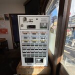 相模食堂 - 入って右側の新札対応券売機(両替はスタッフまで)