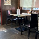 相模食堂 - 4人掛けテーブル席が3卓