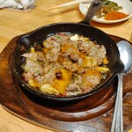 焼き鳥&焼きラム うまいける - ラム肉のアヒージョです。バケットにのせていただくと最高です。
