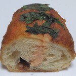 パンカラト ブーランジェリーカフェ - 大葉明太子フランスパン断面