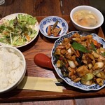 中国菜MIX - 鶏肉とピーナッツのユーシャン炒め（週替わり）