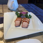 香港海鮮料理 椰林 - 皮付き豚バラの焼き物