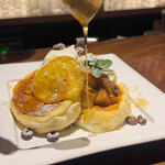 みつばちcoffee - 蜂蜜かけ放題！ロイヤルハニーパンケーキ