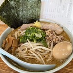 中華そば温故知新 - 料理写真:味噌大盛り@950、トッピング盛合せ@250(チャーシュー8枚・海苔5枚・煮卵)、もやし@100、バター@100。メニューに無かったけど、ニンニクトッピング頼んでる人もいた！