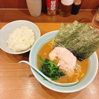 横浜家系ラーメン 武蔵家_0