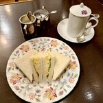 ロンドンティールーム - モーニングセット 
            タマゴサンドとアールグレイ