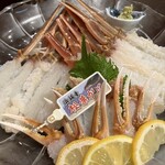 福井名物ずわい蟹料理 こまつや - 活ズワイ蟹と刺身の食べ比べ