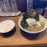 横浜家系ラーメン 満月家 - 