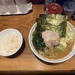 横浜家系ラーメン 満月家 - 