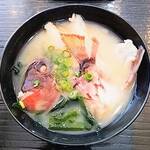 はまさき村 - ブダイのあら汁（本日のお勧めです）