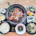 はまさき村 - 真鯛の煮付け定食（ブダイのあら汁変更）