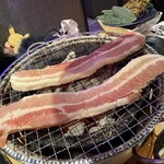 肉問屋直営 国産和牛焼肉 牛若丸 - 