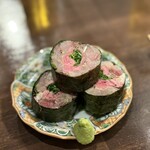 大衆酒場だんだん。 - 炙り〆鯖のガリ巻き。これまた少し奇抜な逸品。