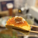 大衆酒場だんだん。 - だし巻きのふわっと、いくらのプチっのコラボレーション！新鮮だけどクセになる！