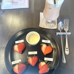 喫茶 またねって、ももぞので - 期間限定・イチゴの食べ比べセット＆アイスのイチゴミルクホイップ珈琲
