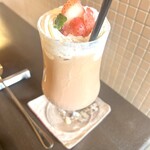 喫茶 またねって、ももぞので - アイスのイチゴミルクホイップ珈琲