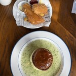 イレブンシス ティールームス - チキン＆マッシュルームパイ、フィッシュアンドチップス