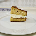 アトリエサンティ - ビクトリアケーキ（バタークリームが挟んである）