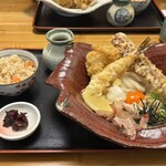 手しごと讃岐うどん 讃々 - 讃々スペシャルぶっかけランチ　1,380円