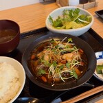 出汁と小鉢の和食 なのに - 