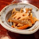 宗平 - お通し（蓮根のきんぴら）385円