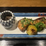 食堂こなん - サーモンの木の芽焼き　芽キャベツ　なまこ