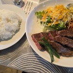 まんぷく亭 - 食べ比べのAとご飯大盛り