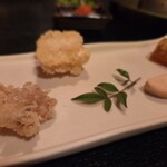 山富 - 八寸（左からエラ白線揚げ、ふぐ唐揚げ、ふぐ若狭焼き、ふぐにこごり）