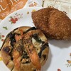 石窯パンの店 ゴッホ - サーモンとほうれん草、牛肉ゴロゴロカレーパン