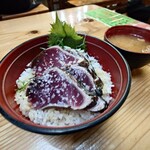 明神丸 - 鰹塩たたき丼(小、にんにく)