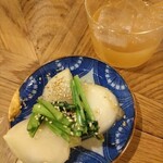 肴場あおもん - お通し(蕪の揚げ浸し)