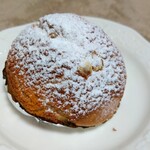 一夜城 ヨロイヅカ・ファーム - シュー・ア・ラ・クレーム　(税込420円)