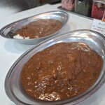 カレーショップ インデアン - 料理写真:大盛インデアンカレー極辛＆インデアンカレー極辛（税込858＆638円）