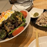 和牛焼肉 Beef Factory73 - サラダと酢モツ