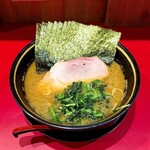 家系ラーメン 稲葉家 - ラーメン(並)、のり＋5枚
