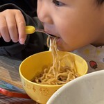 横丁そば 小西湖 - ( ๑´•  ω•)۶”おチビちゃんも美味そうやし〜♪