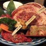 国産牛焼肉食べ放題 火の蔵 - この盛り合わせは圧巻！