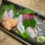 越後酒房 八海山 - 北陸鮮魚5種盛り合わせ（2人前）アップ