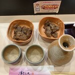 すしざんまい - お通し230円　熱燗550円　　八海山880円
