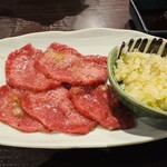 炭火焼肉ホルモン うらら - ネギ塩タン