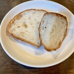 ビストロ オレオ - ライ麦パン　おかわりOKだそう