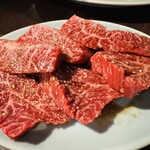 炭火焼肉ホルモン うらら - 分厚い上ハラミ